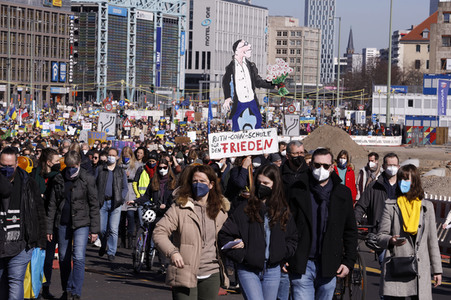 Großdemonstration gegen den Krieg in der Ukraine in Berlin