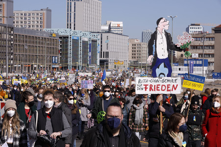 Großdemonstration gegen den Krieg in der Ukraine in Berlin