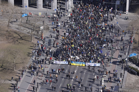 Großdemonstration gegen den Krieg in der Ukraine in Berlin