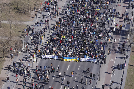 Großdemonstration gegen den Krieg in der Ukraine in Berlin