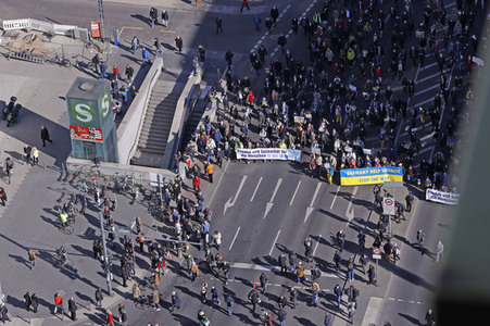 Großdemonstration gegen den Krieg in der Ukraine in Berlin