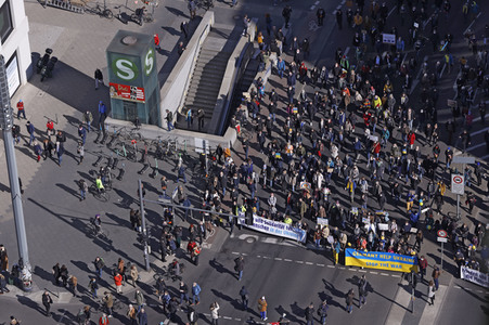 Großdemonstration gegen den Krieg in der Ukraine in Berlin