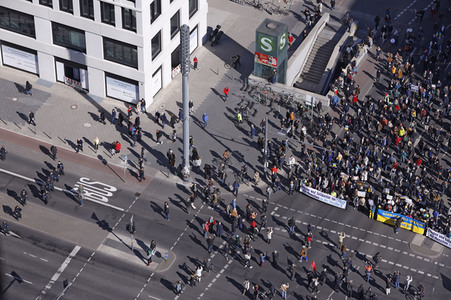Großdemonstration gegen den Krieg in der Ukraine in Berlin