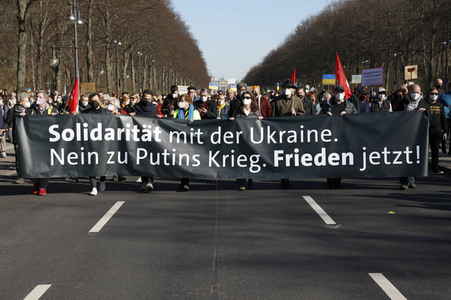 Großdemonstration gegen den Krieg in der Ukraine in Berlin