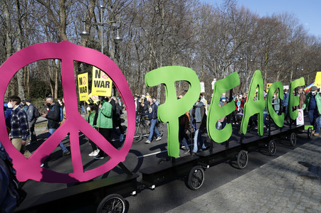 Großdemonstration gegen den Krieg in der Ukraine in Berlin