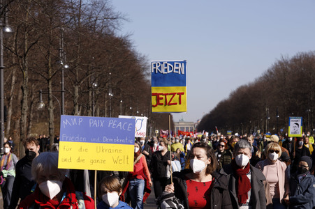 Großdemonstration gegen den Krieg in der Ukraine in Berlin