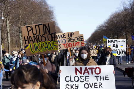 Großdemonstration gegen den Krieg in der Ukraine in Berlin
