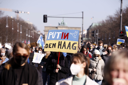 Großdemonstration gegen den Krieg in der Ukraine in Berlin