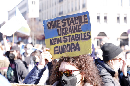 Großdemonstration gegen den Krieg in der Ukraine in Berlin