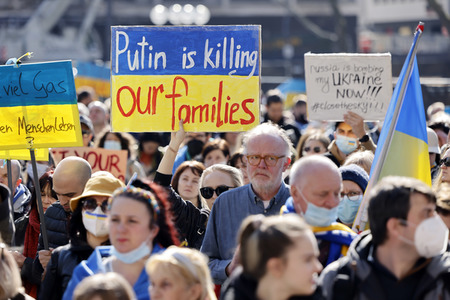 Demo gegen den Krieg in der Ukraine in Köln