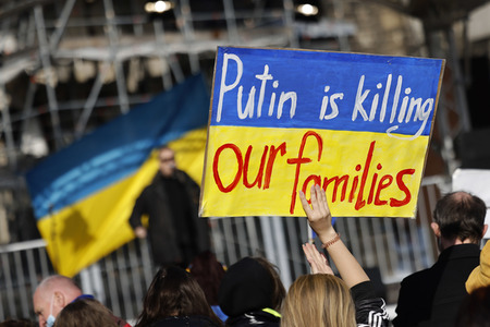 Demo gegen den Krieg in der Ukraine in Köln