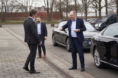 Stephan Weil besucht Unterkünfte für ukrainische Flüchtlinge in Hannover
