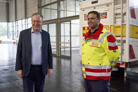 Stephan Weil besucht Unterkünfte für ukrainische Flüchtlinge in Hannover