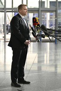Pressestatement von Antti Kaikkonen im NATO Hauptquartier in Brüssel