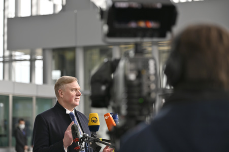 Pressestatement von Kalle Laanet im NATO Hauptquartier in Brüssel
