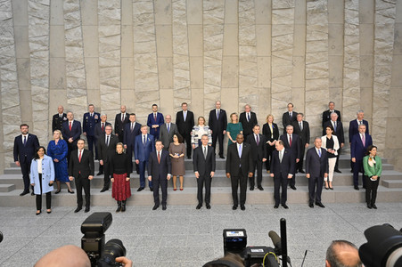 Fototermin mit den NATO-Verteidigungsministern in Brüssel