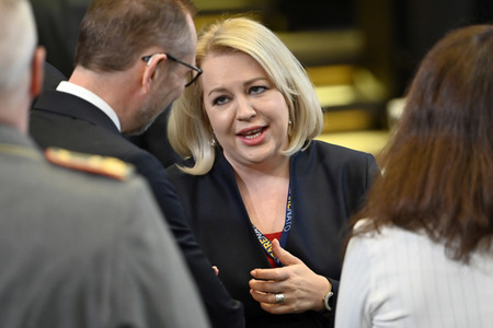 Außerordentliches Treffen der NATO-Verteidigungsminister in Brüssel