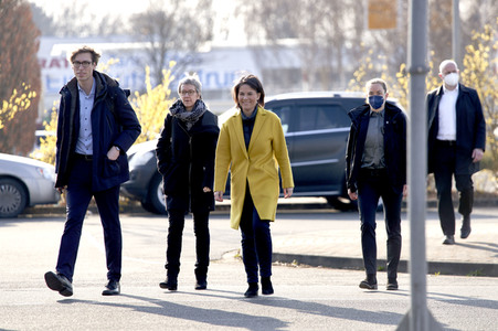 Annalena Baerbock besucht Notunterkünfte für Ukraine-Flüchtlinge in Hannover
