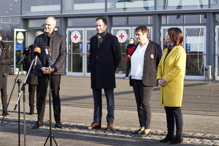 Annalena Baerbock besucht Notunterkünfte für Ukraine-Flüchtlinge in Hannover