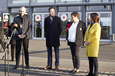 Annalena Baerbock besucht Notunterkünfte für Ukraine-Flüchtlinge in Hannover