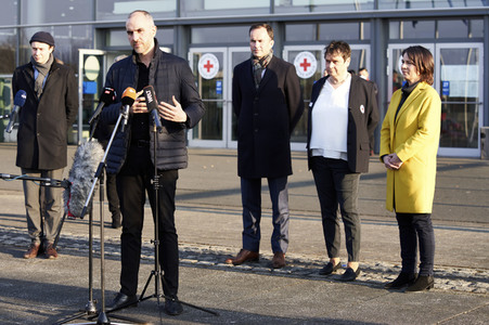 Annalena Baerbock besucht Notunterkünfte für Ukraine-Flüchtlinge in Hannover