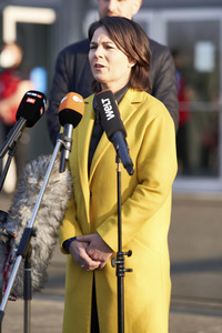 Annalena Baerbock besucht Notunterkünfte für Ukraine-Flüchtlinge in Hannover