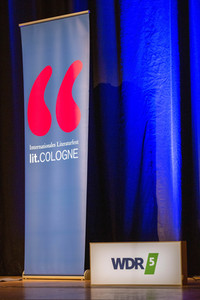 Iris Berben und Paul Ingendaay auf der lit.Cologne 2022 in Köln