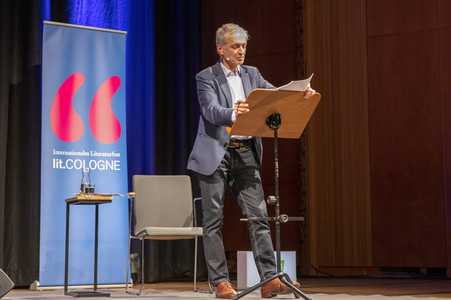 Iris Berben und Paul Ingendaay auf der lit.Cologne 2022 in Köln