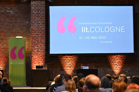Marleen Lohse und Rufus Beck auf der lit.Cologne 2022 in Köln