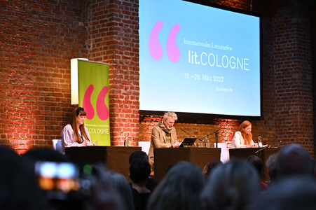 Marleen Lohse und Rufus Beck auf der lit.Cologne 2022 in Köln