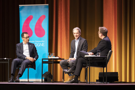 Thomas Hüetlin und Cem Özdemir auf der lit.Cologne 2022 in Köln