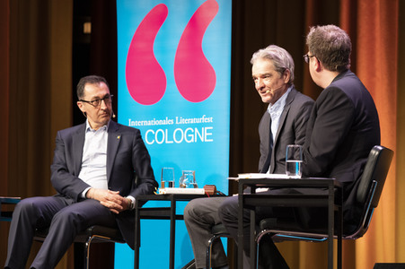 Thomas Hüetlin und Cem Özdemir auf der lit.Cologne 2022 in Köln