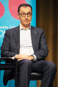 Thomas Hüetlin und Cem Özdemir auf der lit.Cologne 2022 in Köln