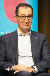 Thomas Hüetlin und Cem Özdemir auf der lit.Cologne 2022 in Köln