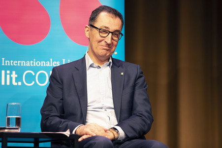 Thomas Hüetlin und Cem Özdemir auf der lit.Cologne 2022 in Köln