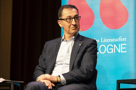 Thomas Hüetlin und Cem Özdemir auf der lit.Cologne 2022 in Köln