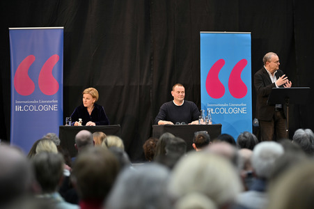 Mariele Millowitsch und Devid Striesow auf der lit.Cologne 2022 in Köln