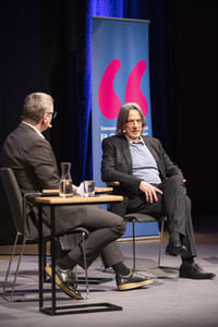 Hans-Wilhelm Müller-Wohlfahrt auf der lit.Cologne 2022 in Köln