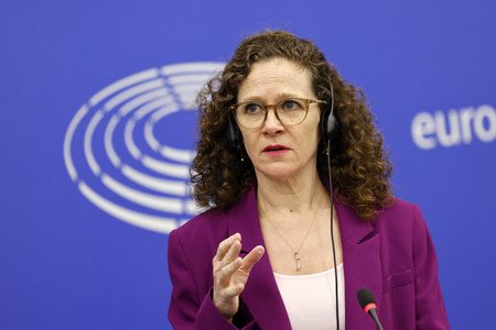 Pressekonferenz zum geplanten Verbot von 'golden passports' im EU-Parlament in Straßburg