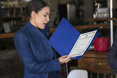 Alexandria Ocasio-Cortez ehrt Restuarant in New York