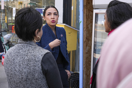 Alexandria Ocasio-Cortez ehrt Restuarant in New York