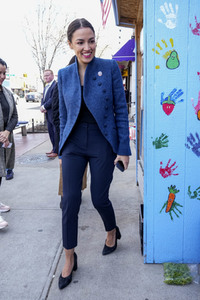 Alexandria Ocasio-Cortez ehrt Restuarant in New York