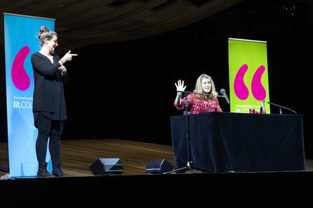 Anne Gesthuysen auf der lit.Cologne 2022 in Köln