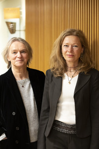Elke Heidenreich und Marion Karausche auf der lit.Cologne 2022 in Köln