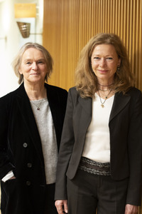 Elke Heidenreich und Marion Karausche auf der lit.Cologne 2022 in Köln
