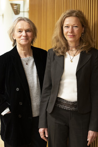 Elke Heidenreich und Marion Karausche auf der lit.Cologne 2022 in Köln