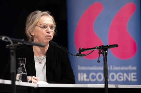 Elke Heidenreich und Marion Karausche auf der lit.Cologne 2022 in Köln