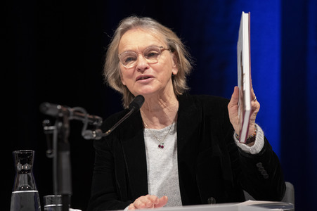 Elke Heidenreich und Marion Karausche auf der lit.Cologne 2022 in Köln