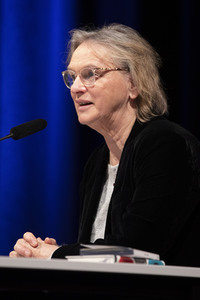 Elke Heidenreich und Marion Karausche auf der lit.Cologne 2022 in Köln