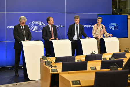 Pressekonferenz zum Gesetz über digitale Märkte im EU-Parlament in Brüssel